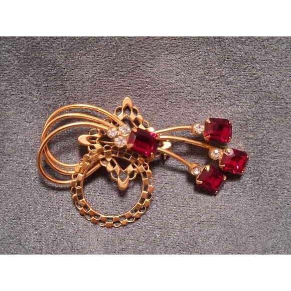 Vintage Ruby Red Rhinestones Flower Spray Brooch - Picture 1 of 5